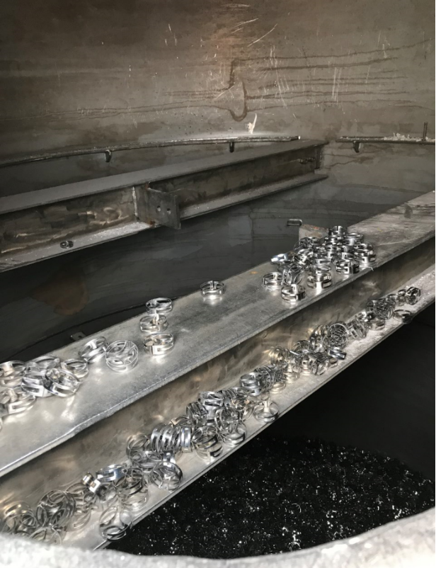 金屬扁環(huán)應(yīng)用于脫硫塔的安裝現(xiàn)場(chǎng)